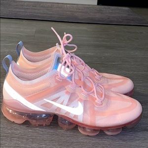 * BRAND NEW NEVER WORN* Nike VaporMax Pink